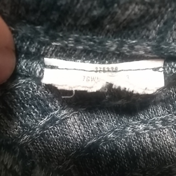 🎀Hollister Cold Shoulder Top - Picture 8 of 8